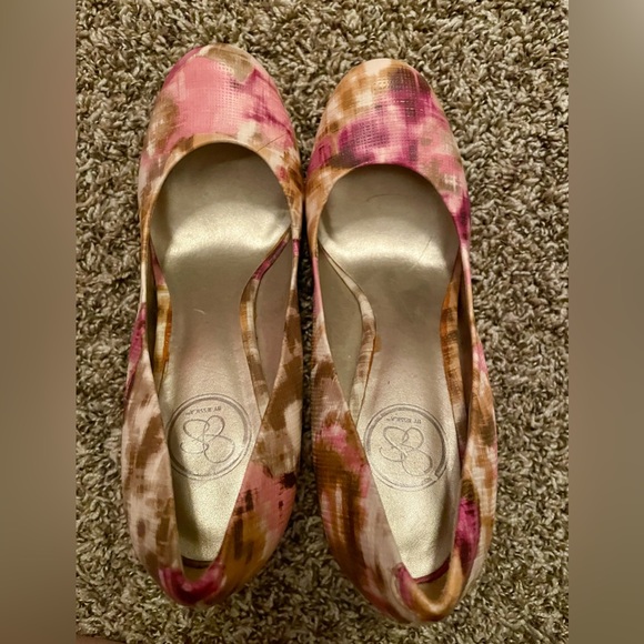 Jessica Simpson Pumps size 8 - Picture 2 of 3